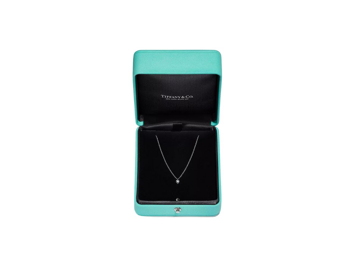https://d2cva83hdk3bwc.cloudfront.net/tiffany---co--tiffany-solitaire-diamond-pendant-in-platinum-with-a-round-brilliant-diamond-3.jpg