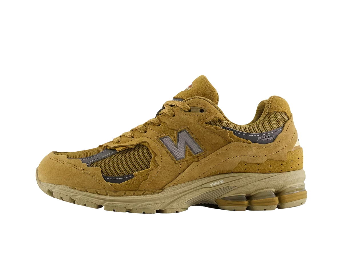 https://d2cva83hdk3bwc.cloudfront.net/u20027oi-new-balance-2002r-gore-tex-stucco-2.jpg
