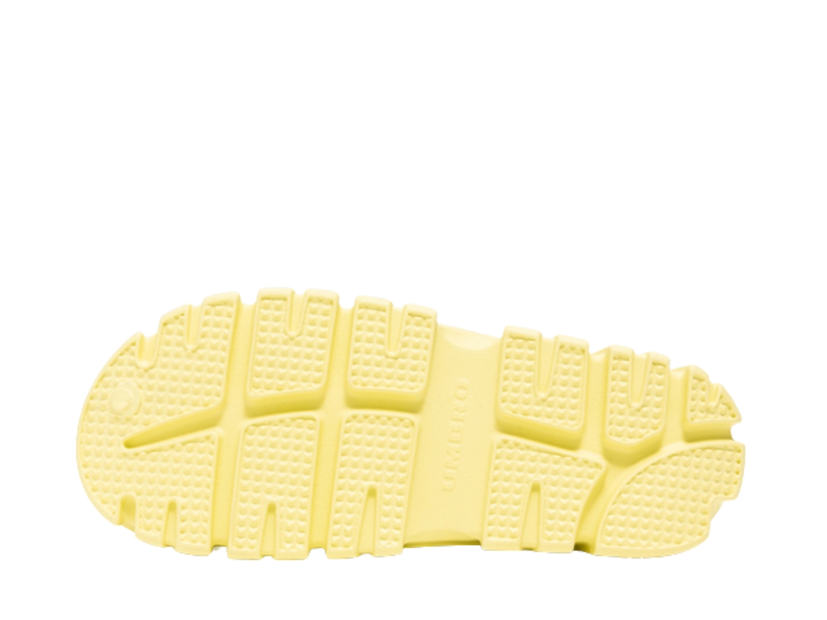 https://d2cva83hdk3bwc.cloudfront.net/umbro-topi-yellow-3.jpg
