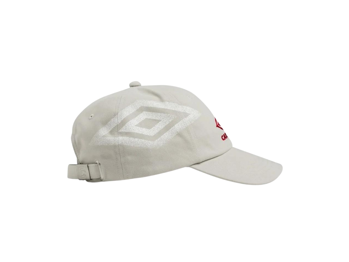 https://d2cva83hdk3bwc.cloudfront.net/umbro-x-carnival-u-cap-logo-off-white-2.jpg