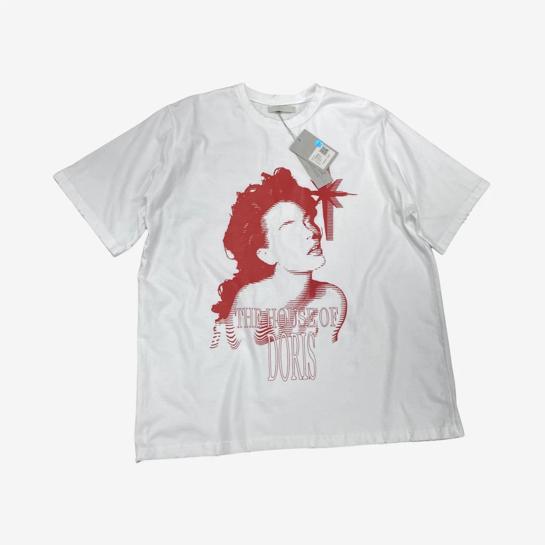 https://d2cva83hdk3bwc.cloudfront.net/undermycar-house-of-doris-graphic-t-shirt-white---23ss-2.jpg