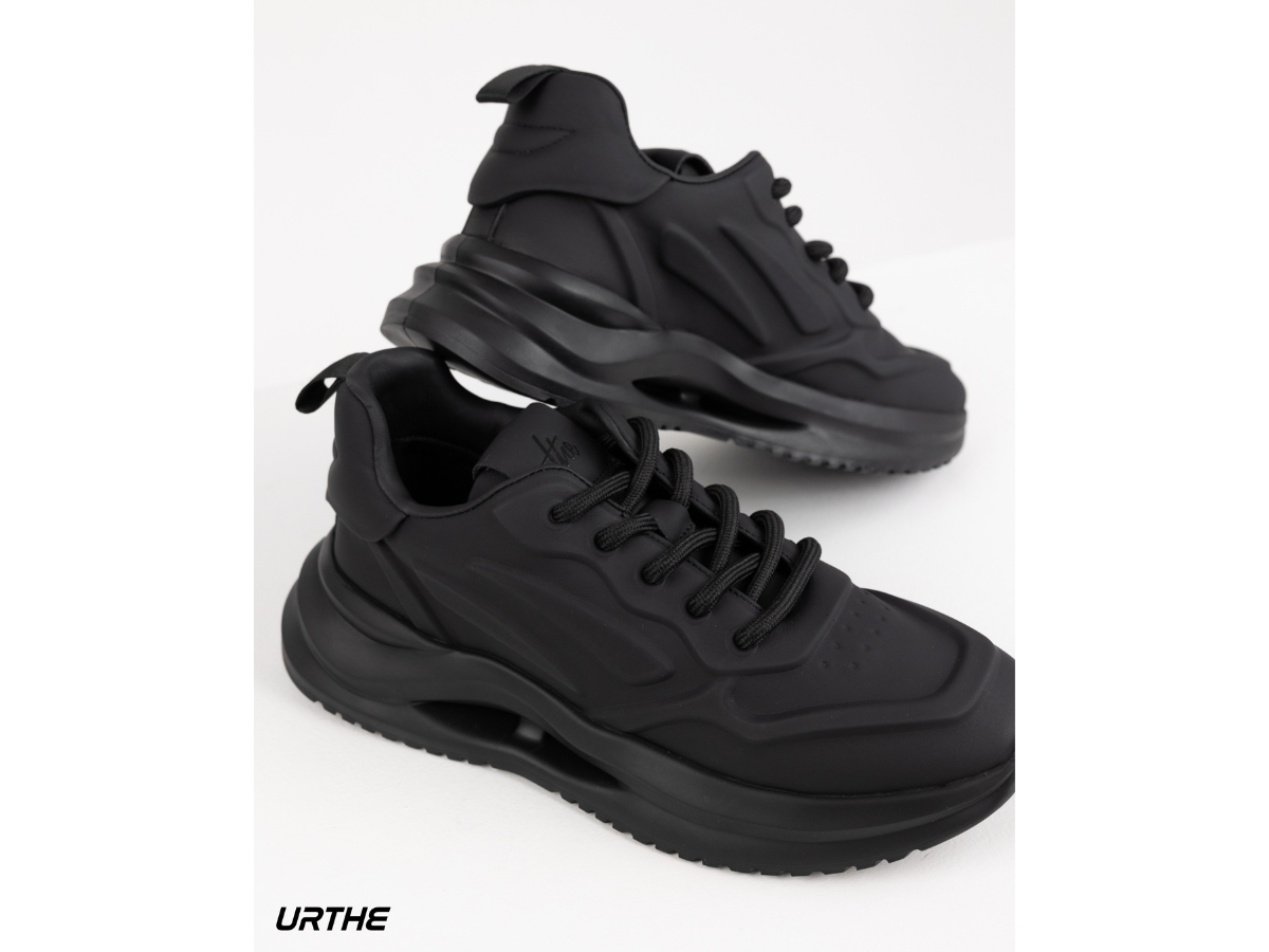 https://d2cva83hdk3bwc.cloudfront.net/urthe-1st-sneaker-black-2.jpg