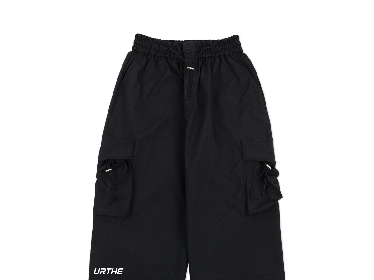 https://d2cva83hdk3bwc.cloudfront.net/urthe-4p-cargo-pants-black-2.jpg