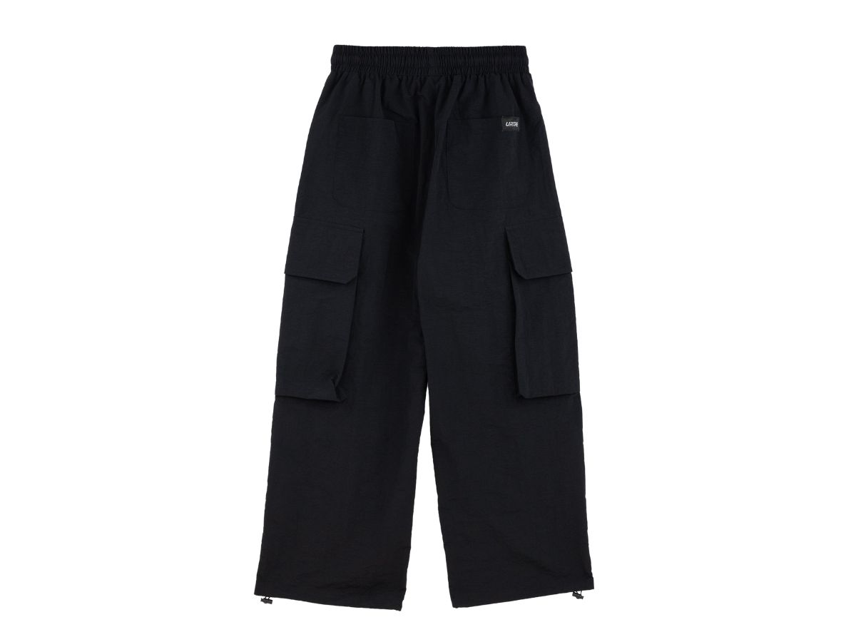 https://d2cva83hdk3bwc.cloudfront.net/urthe-bb-cargo-pants-black-2.jpg
