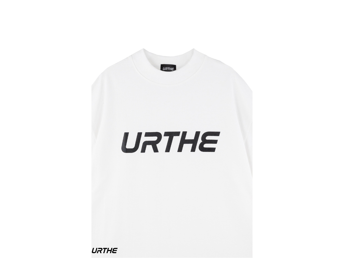 https://d2cva83hdk3bwc.cloudfront.net/urthe-oversized-t-shirt-high-neck-white-2.jpg