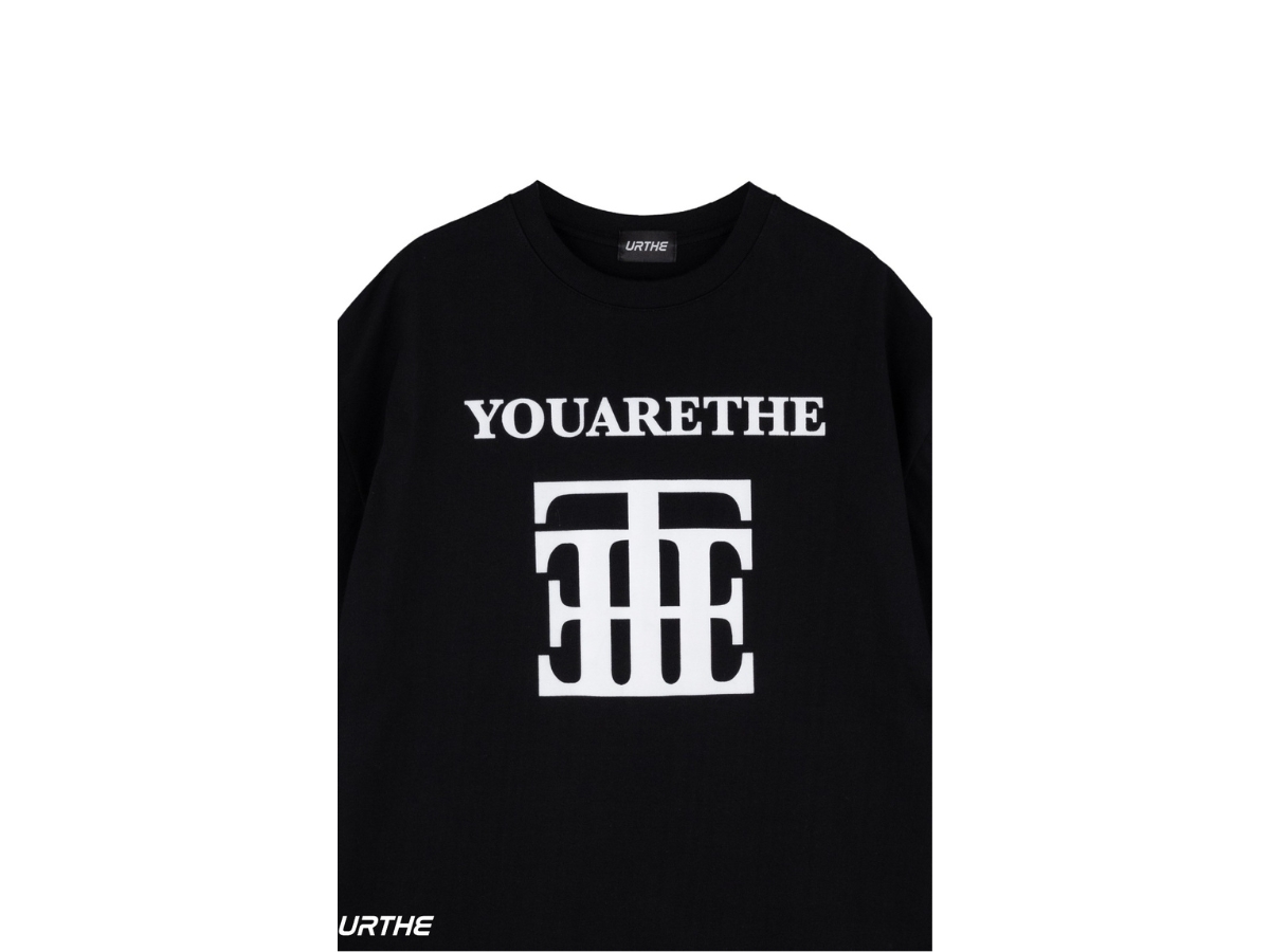 https://d2cva83hdk3bwc.cloudfront.net/urthe-oversized-t-shirt-sc-youarethe-black-2.jpg