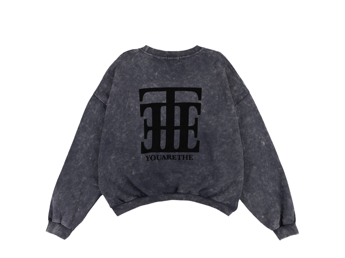 https://d2cva83hdk3bwc.cloudfront.net/urthe-super-class-sweater-black-2.jpg
