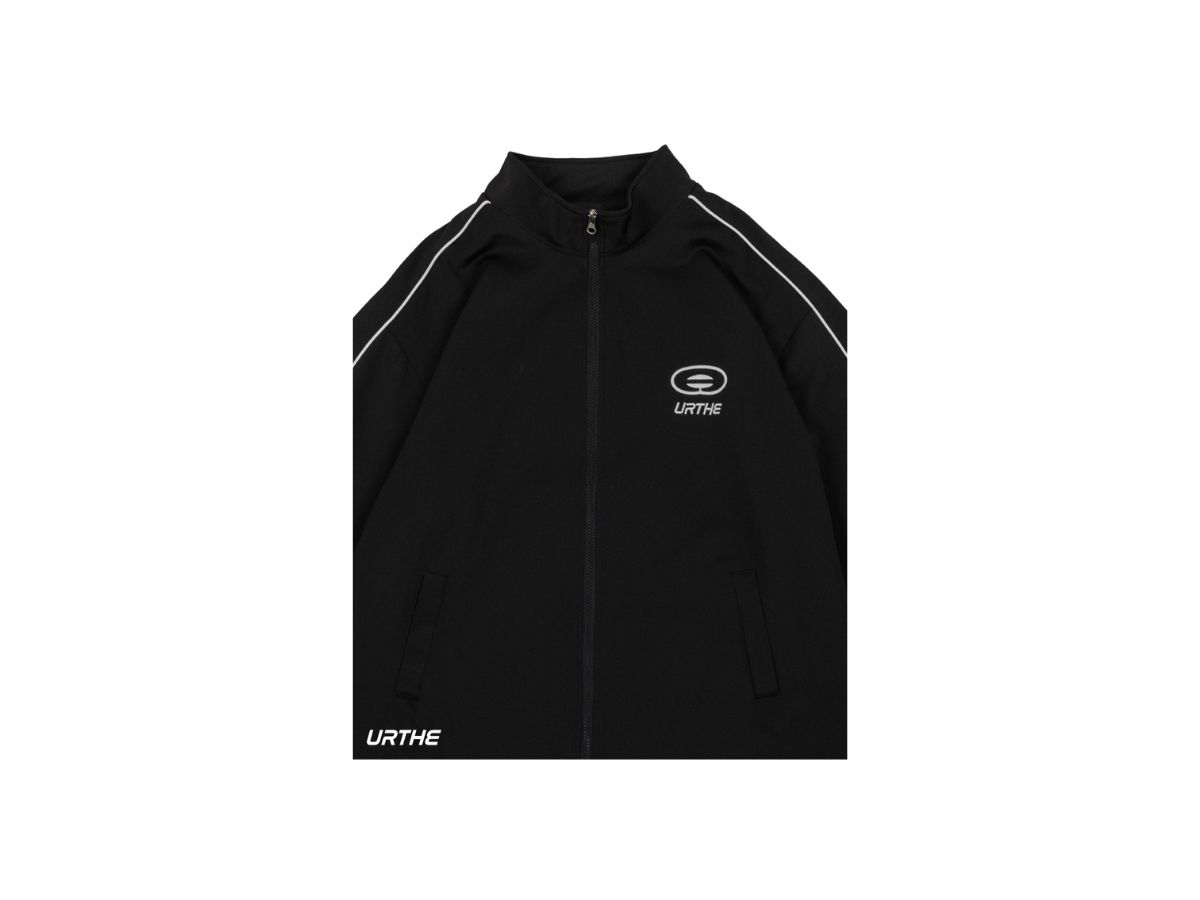 https://d2cva83hdk3bwc.cloudfront.net/urthe-tracksuit-jacket-black-2.jpg