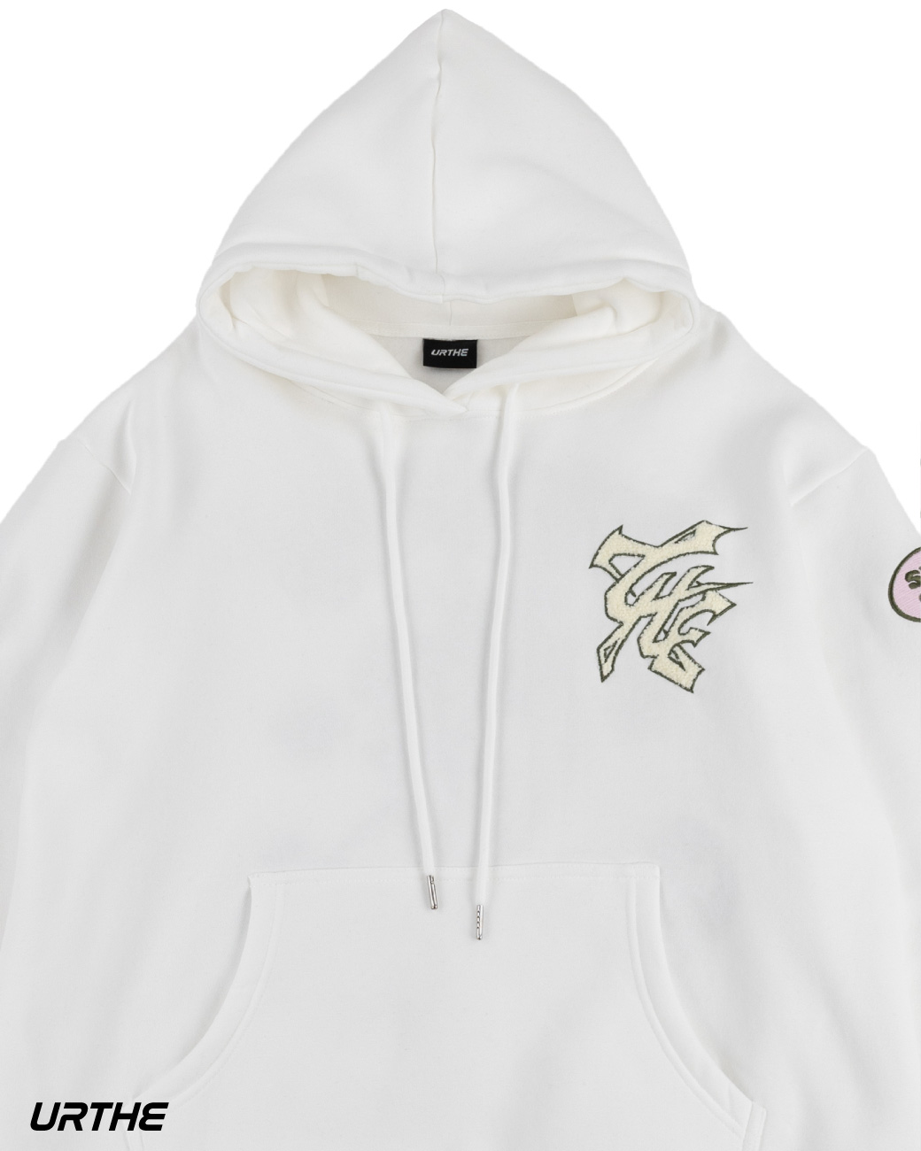 https://d2cva83hdk3bwc.cloudfront.net/urthe_urthe-broken-corazon-hoodie-white-3.jpg