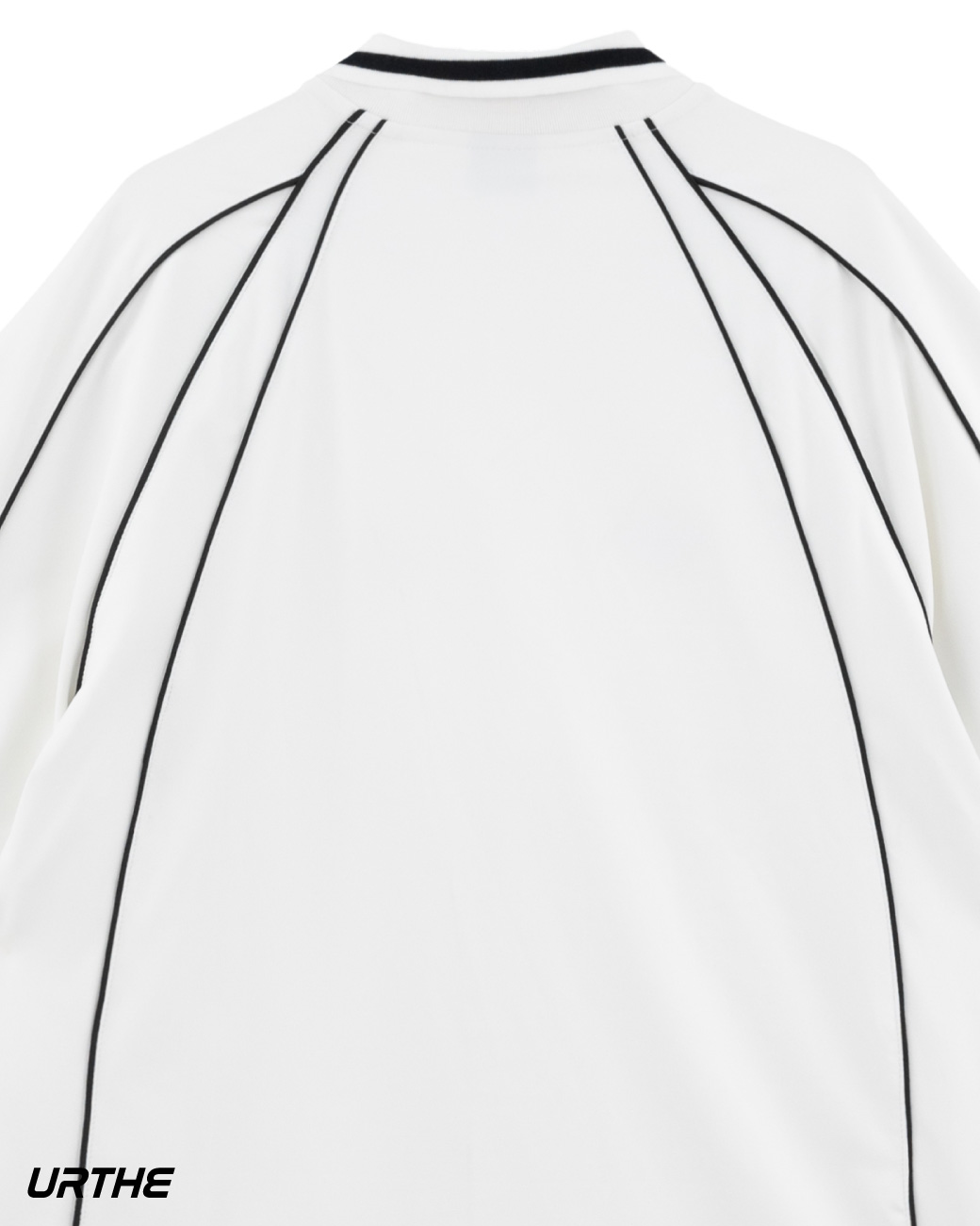 https://d2cva83hdk3bwc.cloudfront.net/urthe_urthe-jersey-polo-white-3.jpg