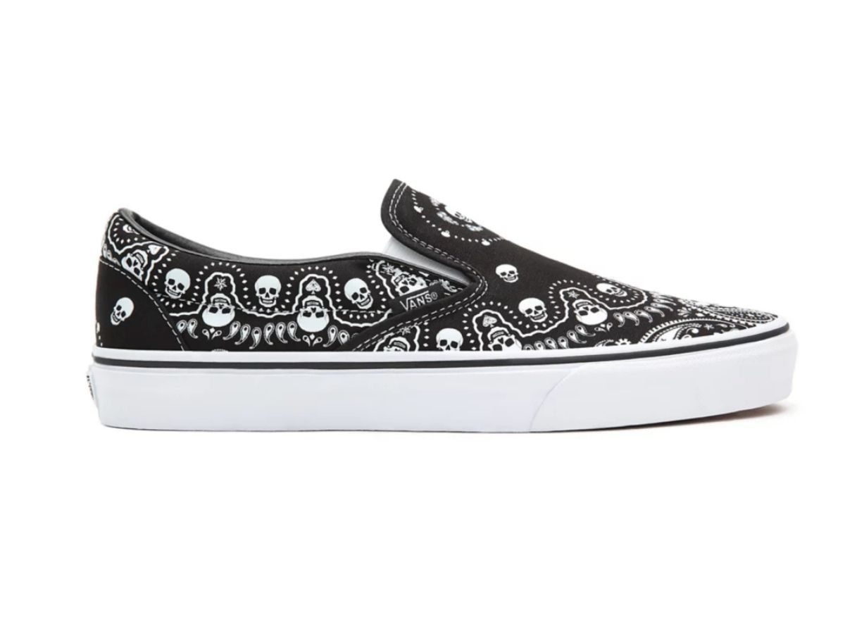 https://d2cva83hdk3bwc.cloudfront.net/vans-bandana-classic-slip-on-shoes-1.jpg