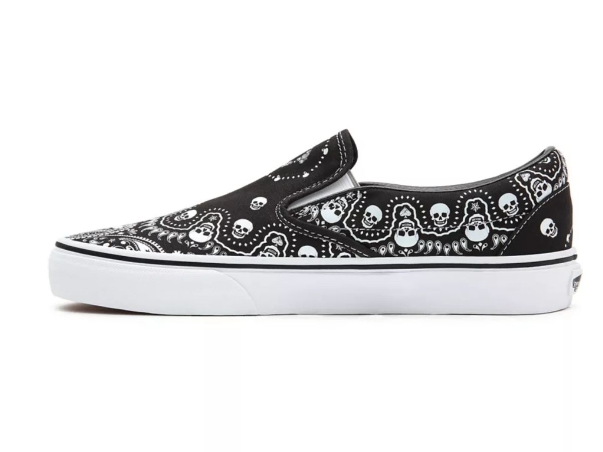 https://d2cva83hdk3bwc.cloudfront.net/vans-bandana-classic-slip-on-shoes-2.jpg