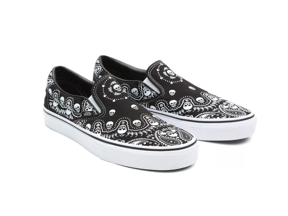 https://d2cva83hdk3bwc.cloudfront.net/vans-bandana-classic-slip-on-shoes-3.jpg