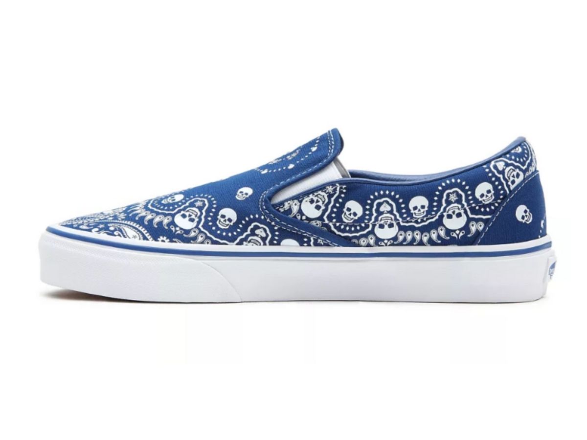 https://d2cva83hdk3bwc.cloudfront.net/vans-classic-slip-on-bandana---true-blue-2.jpg