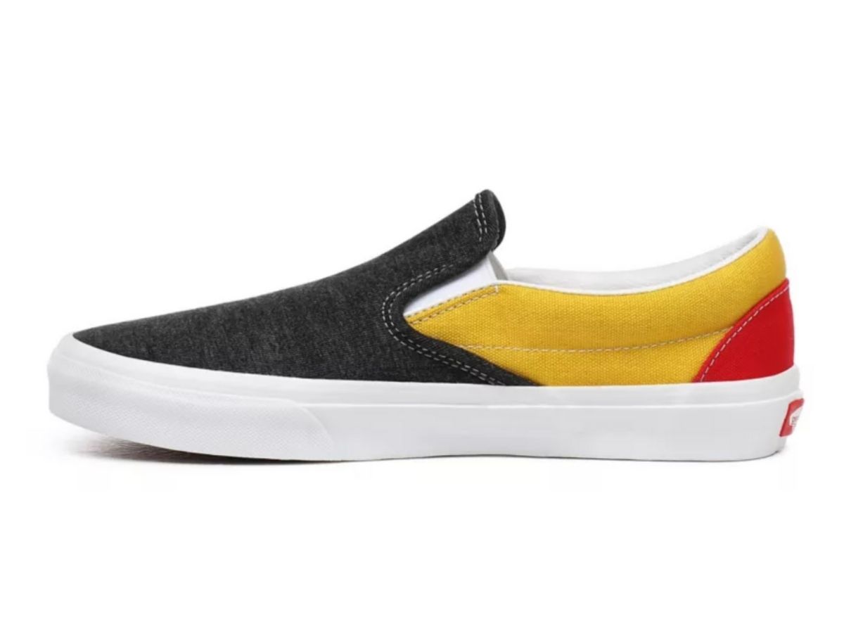 https://d2cva83hdk3bwc.cloudfront.net/vans-coastal-classic-slip-on-black-true-white-2.jpg
