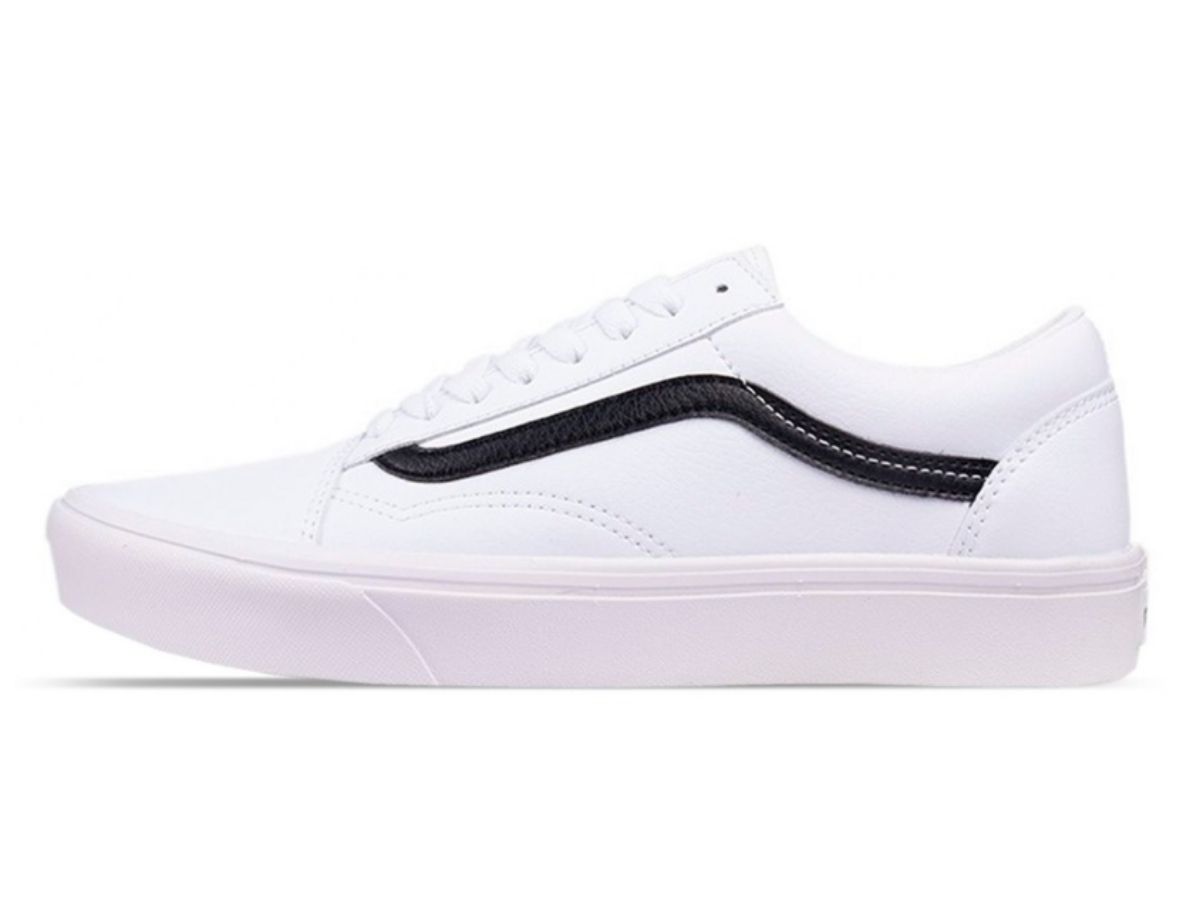 https://d2cva83hdk3bwc.cloudfront.net/vans-comfycush-old-skool--classic-tumble----true-white-2.jpg