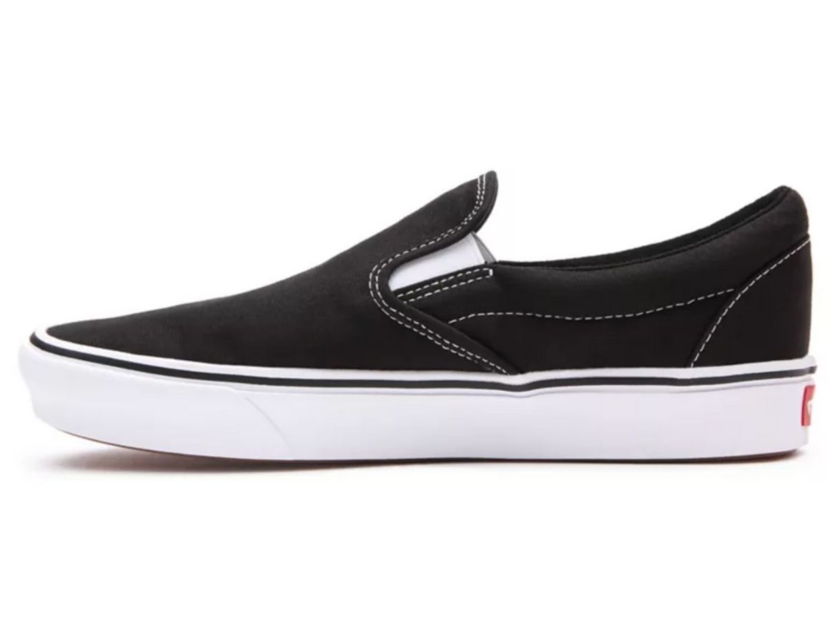 https://d2cva83hdk3bwc.cloudfront.net/vans-comfycush-slip-on---black-true-white-2.jpg