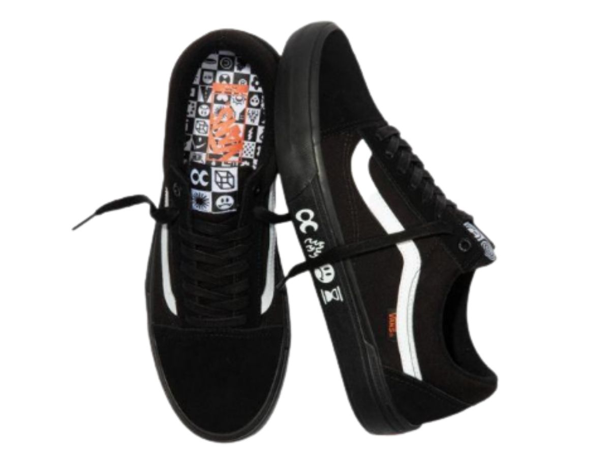 https://d2cva83hdk3bwc.cloudfront.net/vans-cult-old-skool-pro-shoes---black---black-2.jpg