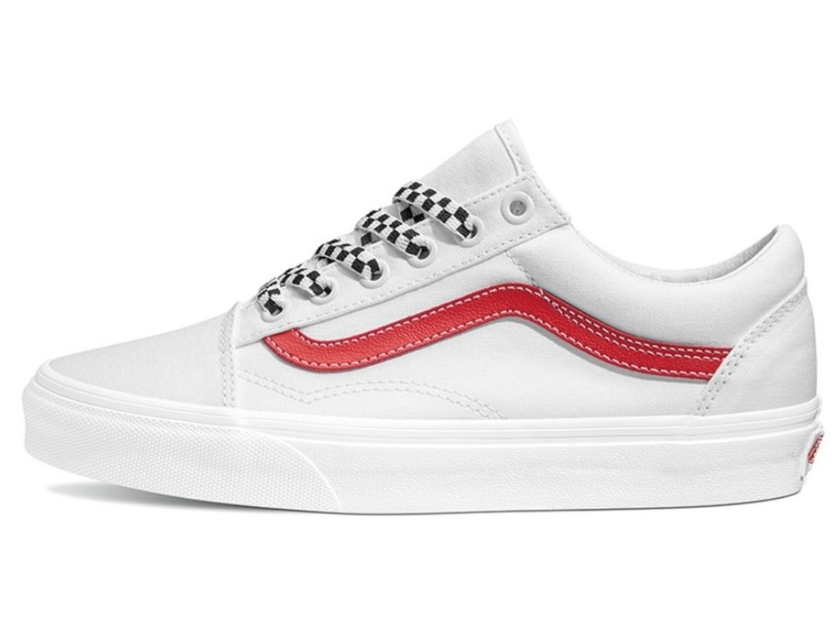 https://d2cva83hdk3bwc.cloudfront.net/vans-old-skool----checker-laces--high-risk-red-true-white-2.jpg