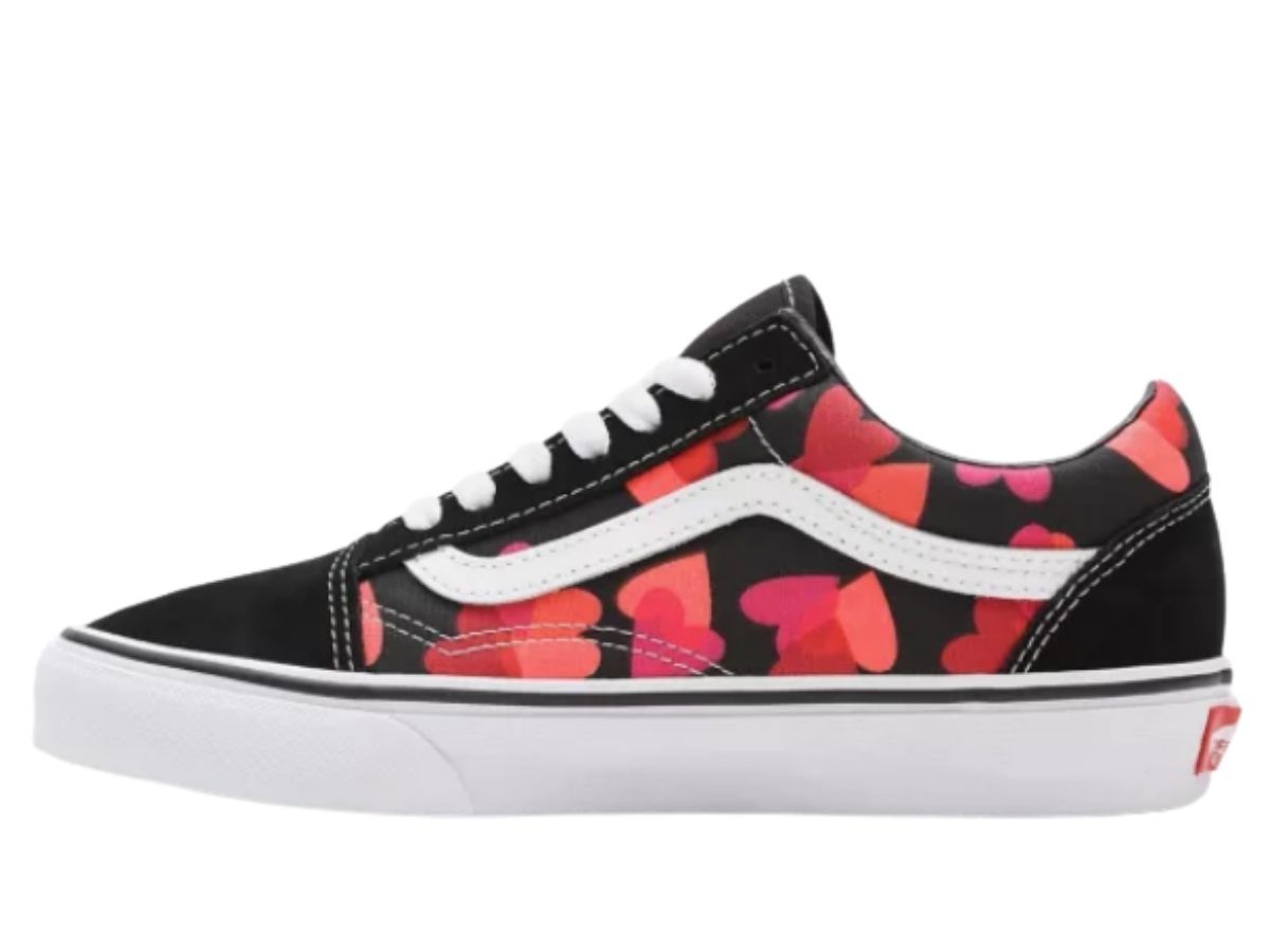 https://d2cva83hdk3bwc.cloudfront.net/vans-old-skool--valentines-hearts--2.jpg