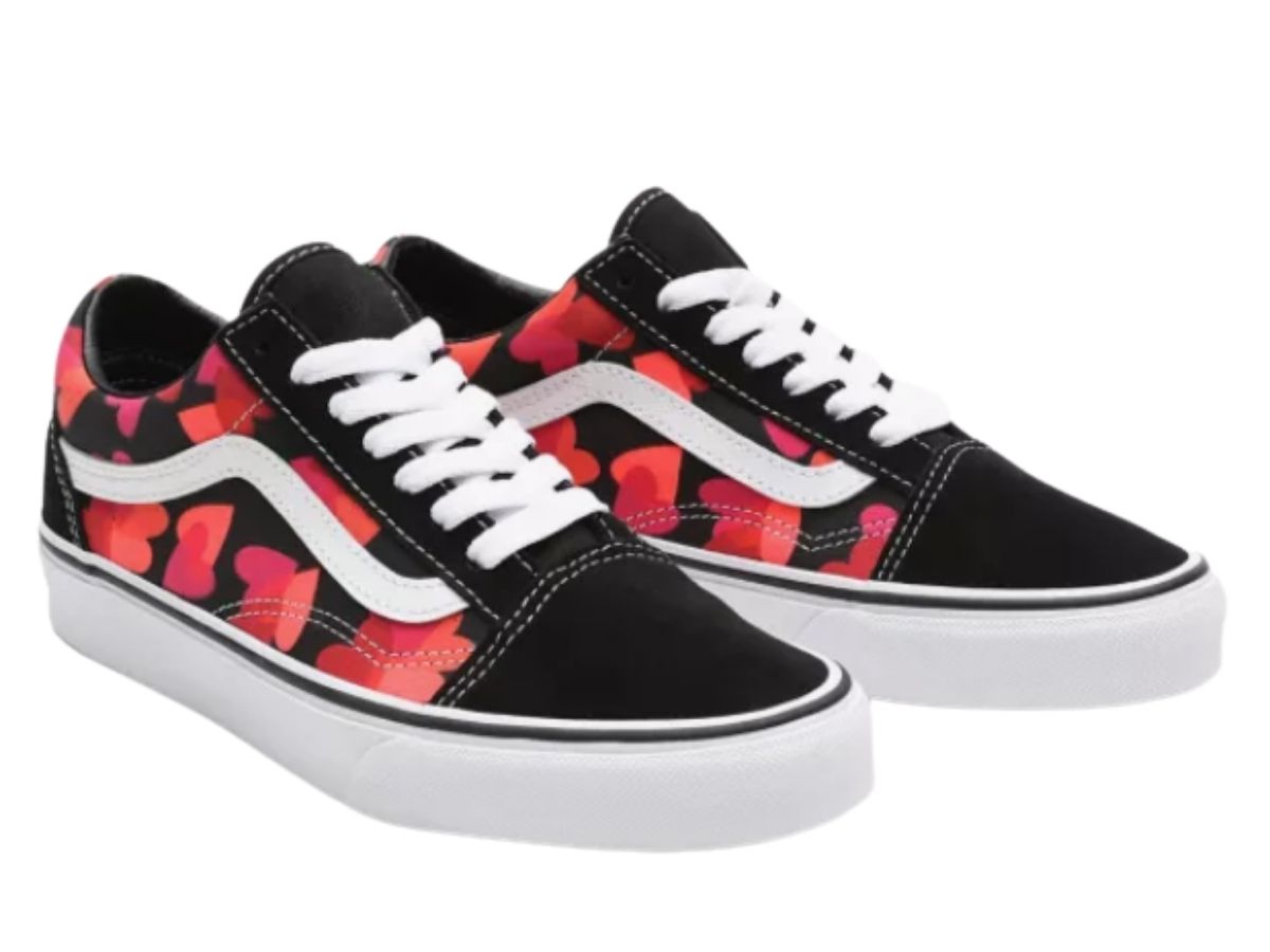 https://d2cva83hdk3bwc.cloudfront.net/vans-old-skool--valentines-hearts--3.jpg