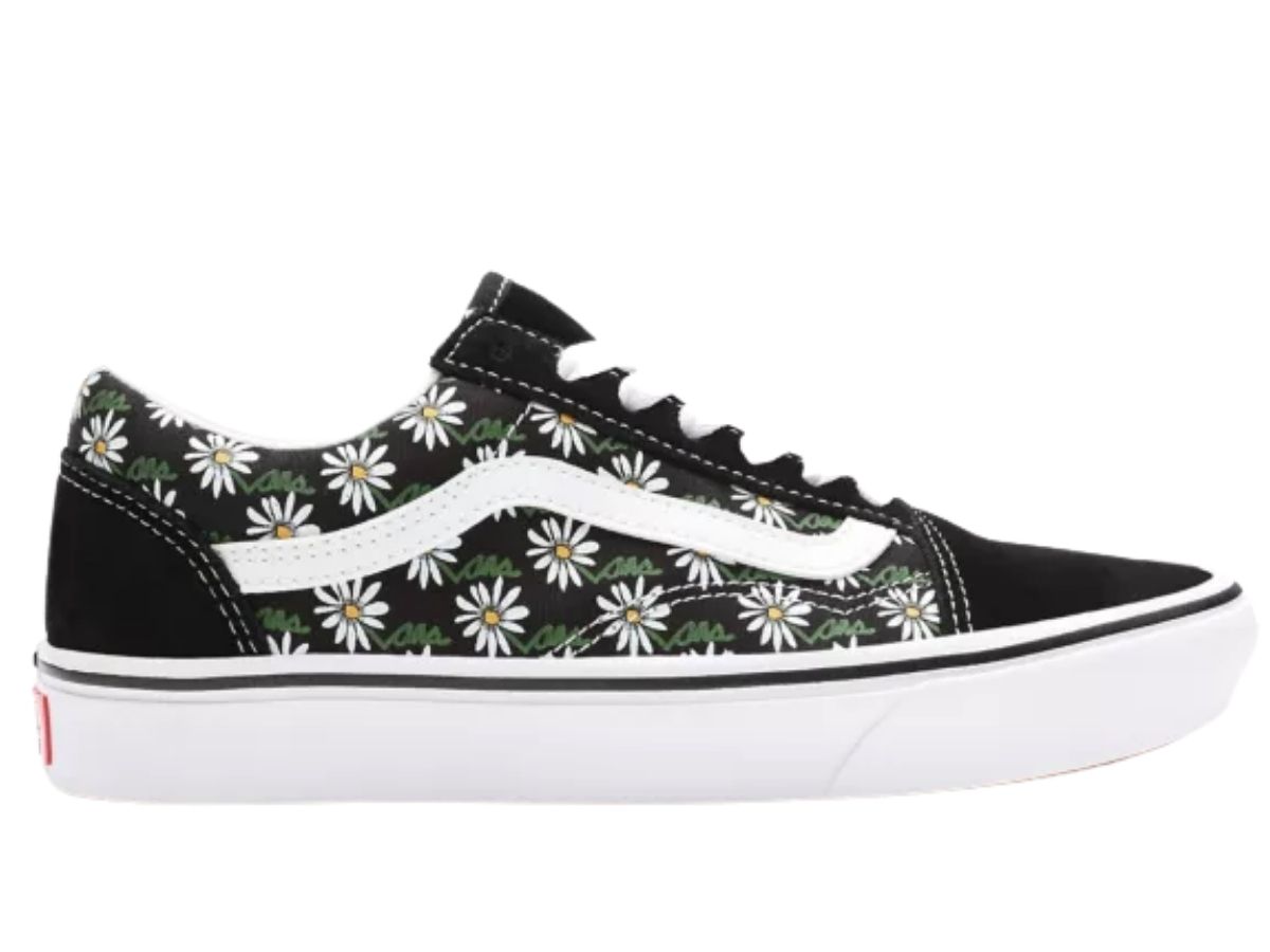 https://d2cva83hdk3bwc.cloudfront.net/vans-scribble-flower-comfycush-old-skool-shoes-1.jpg