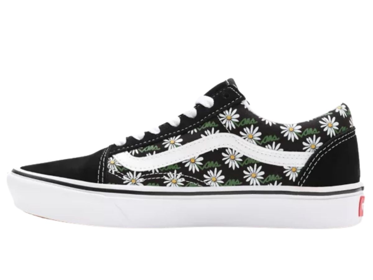 https://d2cva83hdk3bwc.cloudfront.net/vans-scribble-flower-comfycush-old-skool-shoes-2.jpg
