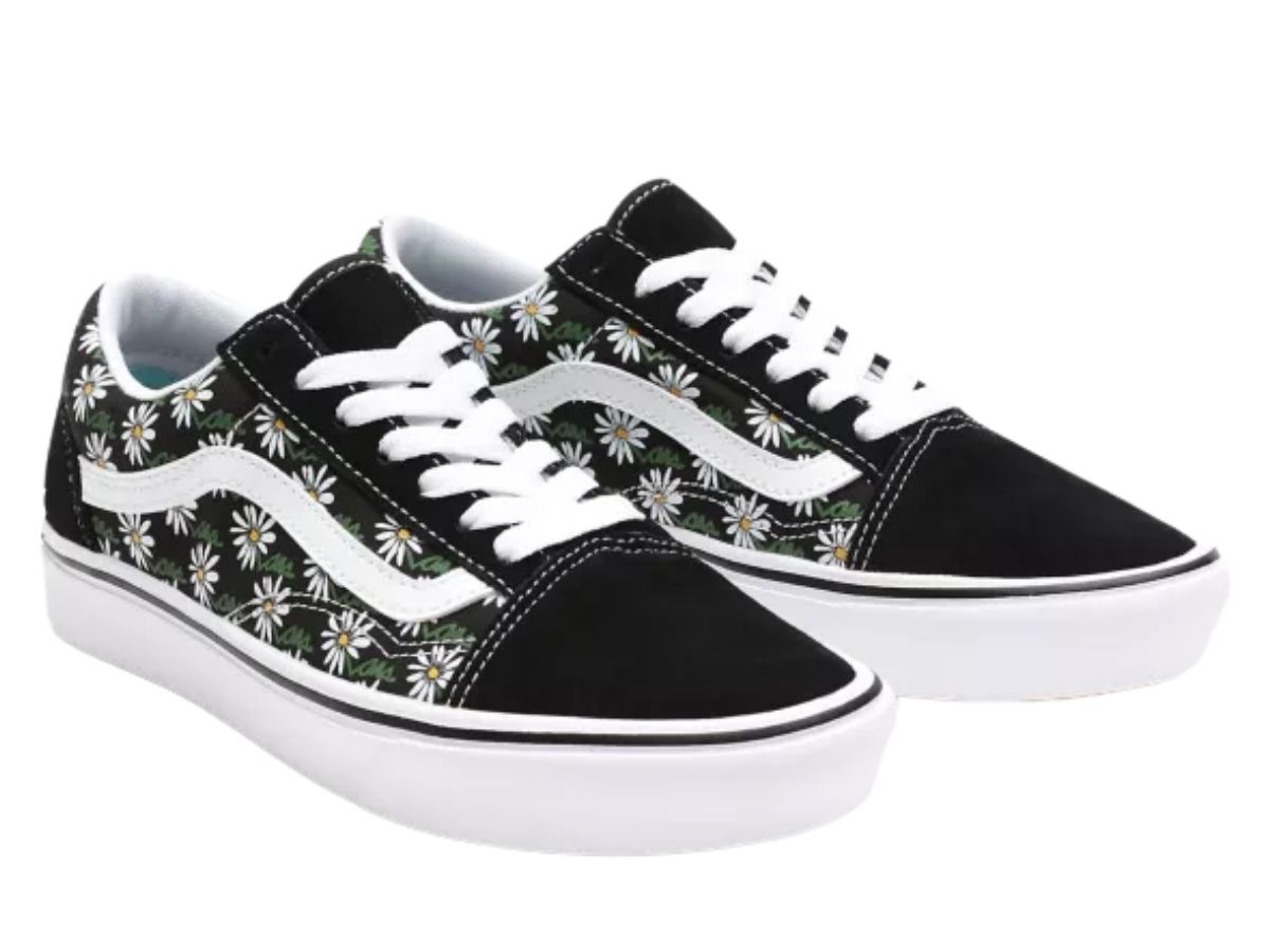 https://d2cva83hdk3bwc.cloudfront.net/vans-scribble-flower-comfycush-old-skool-shoes-3.jpg