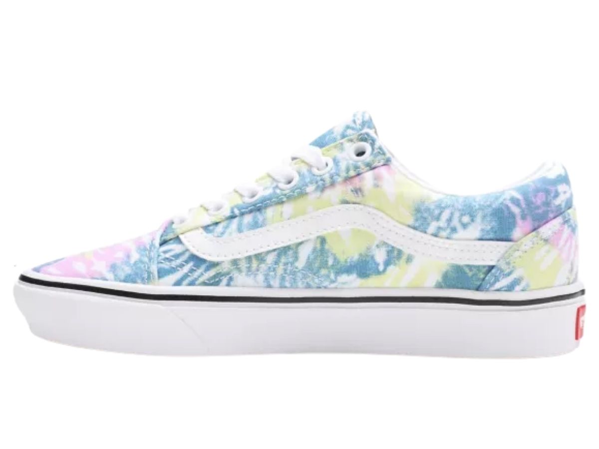 https://d2cva83hdk3bwc.cloudfront.net/vans-tie-dye-comfycush-old-skool-shoes-2.jpg