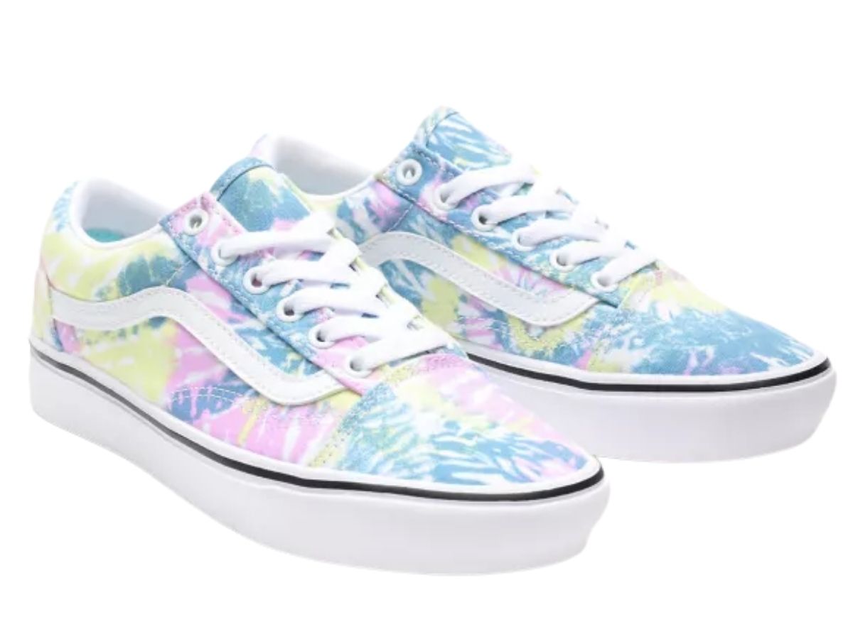 https://d2cva83hdk3bwc.cloudfront.net/vans-tie-dye-comfycush-old-skool-shoes-3.jpg