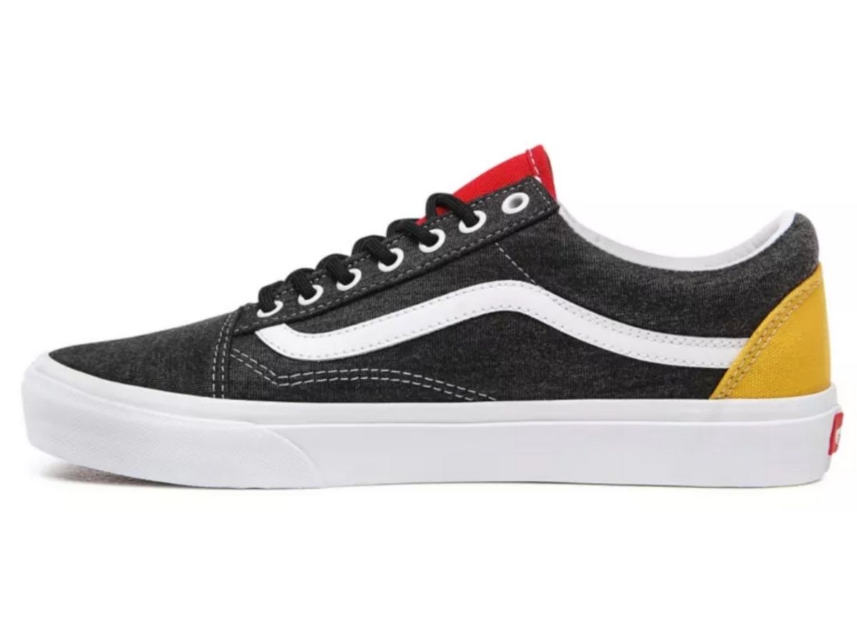 https://d2cva83hdk3bwc.cloudfront.net/vans-ua-old-skool--vans-coastal--black-true-white-2.jpg