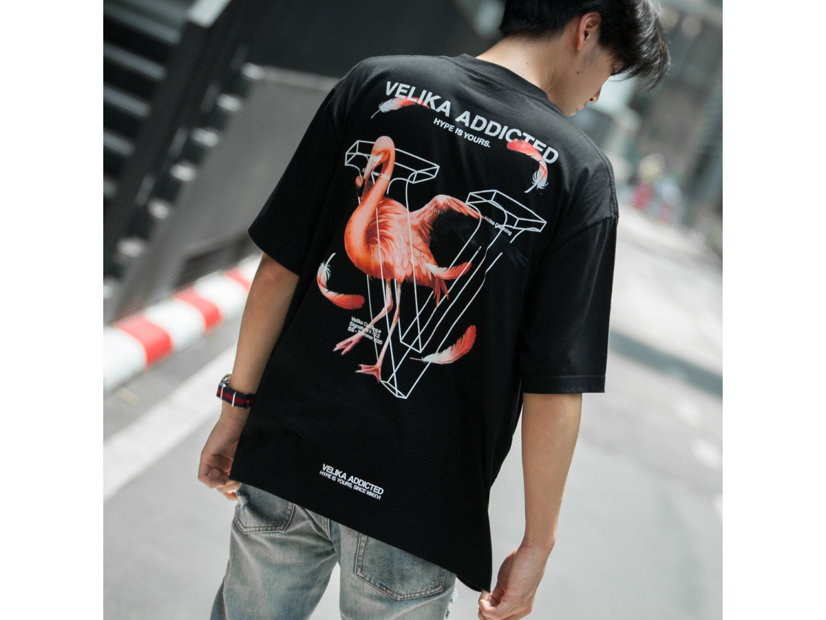 https://d2cva83hdk3bwc.cloudfront.net/velika-flaming-v-oversize-t-shirt-3.jpg