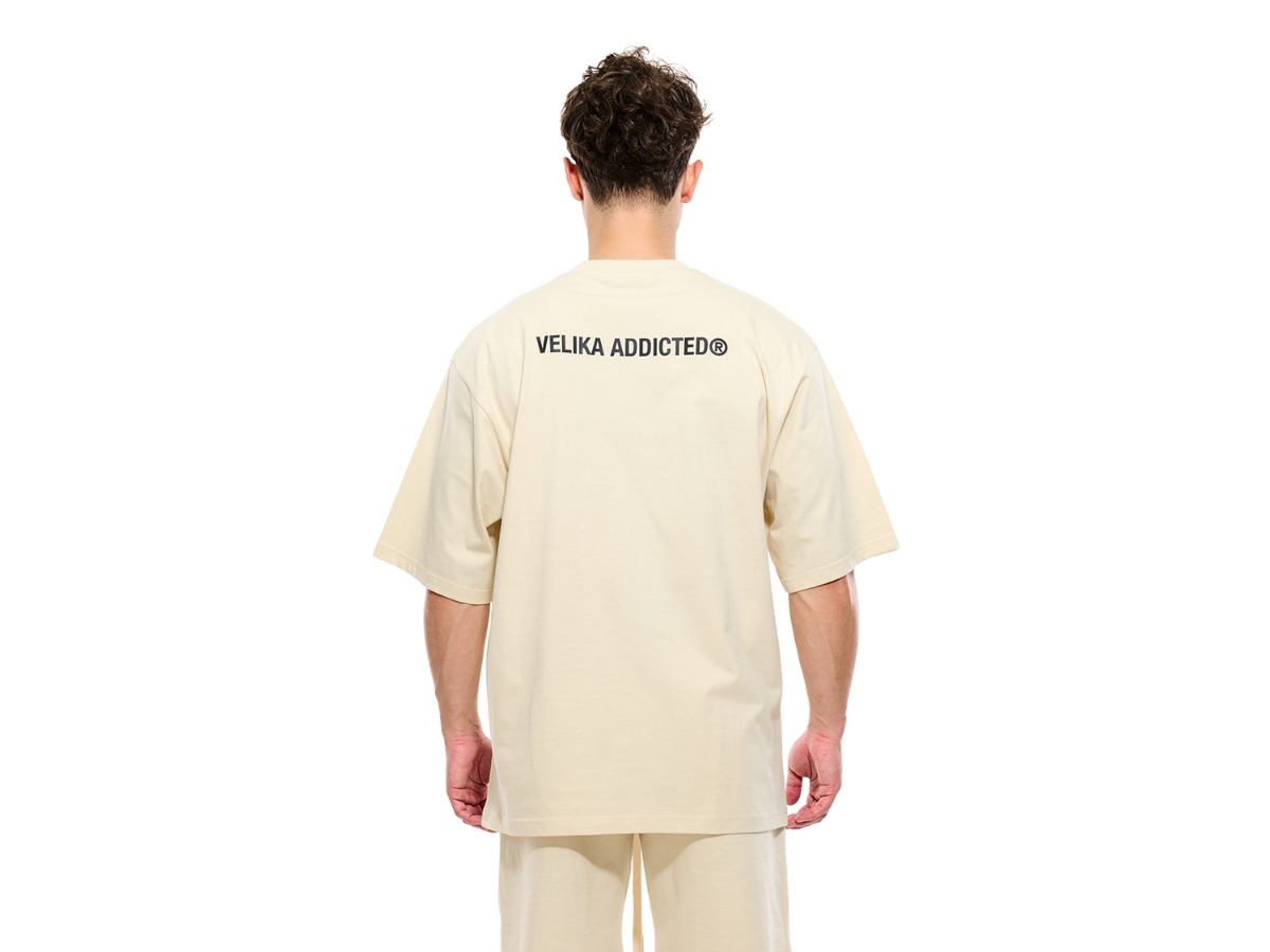https://d2cva83hdk3bwc.cloudfront.net/velika-logo-oversize-t-shirt-ivory-4.jpg