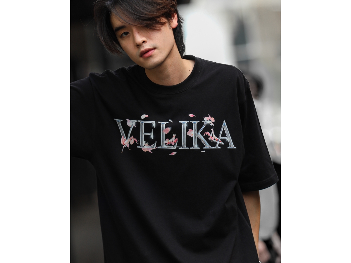 https://d2cva83hdk3bwc.cloudfront.net/velika-orchid-oversize-t-shirt-black-3.jpg