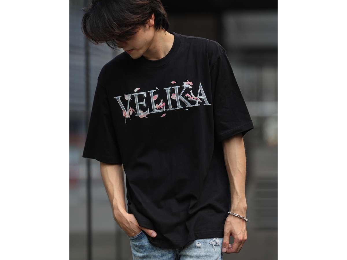 https://d2cva83hdk3bwc.cloudfront.net/velika-orchid-oversize-t-shirt-black-4.jpg