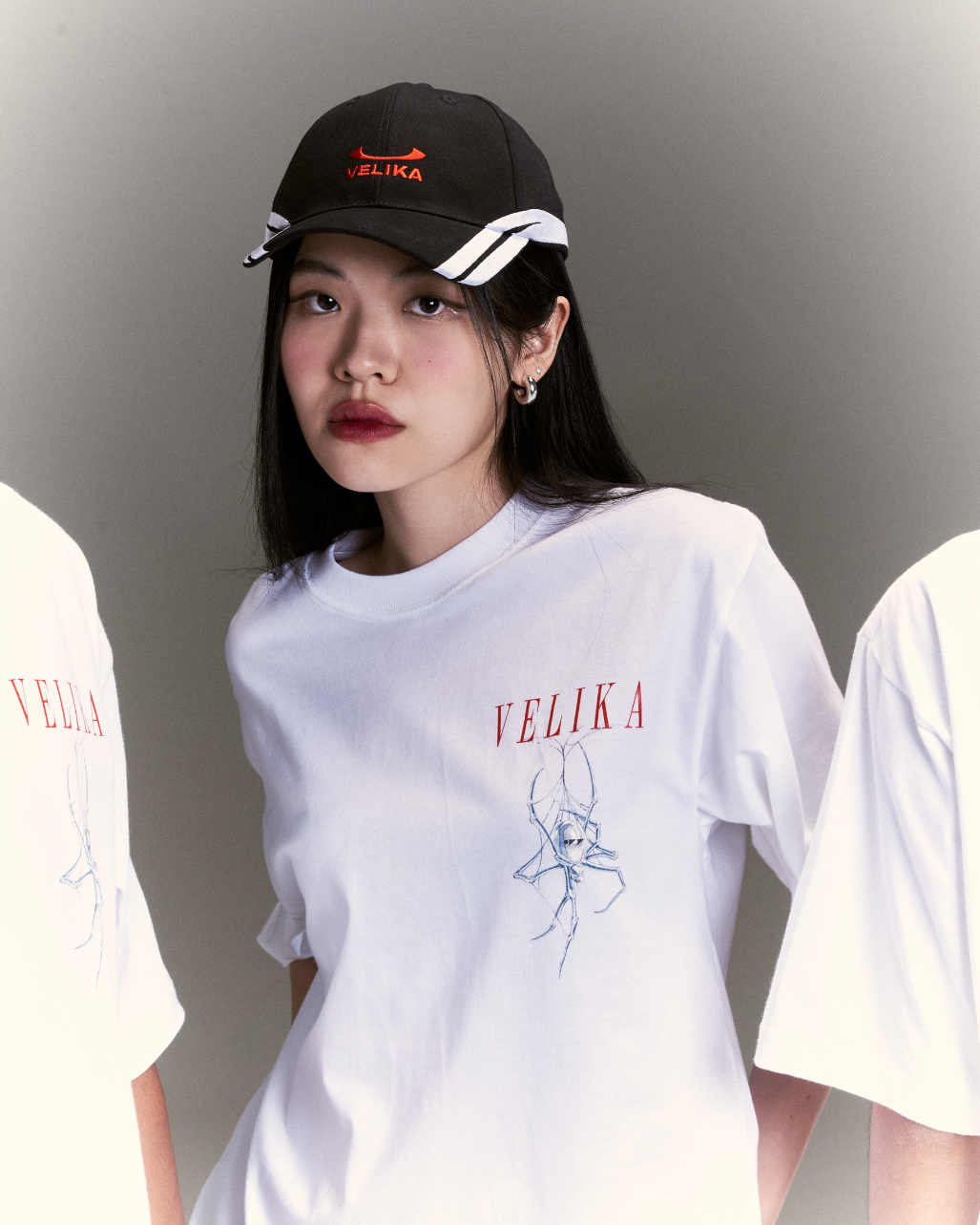 https://d2cva83hdk3bwc.cloudfront.net/velika_velika-%7C--chrome-spider--oversize-t-shirt--white--7.jpg