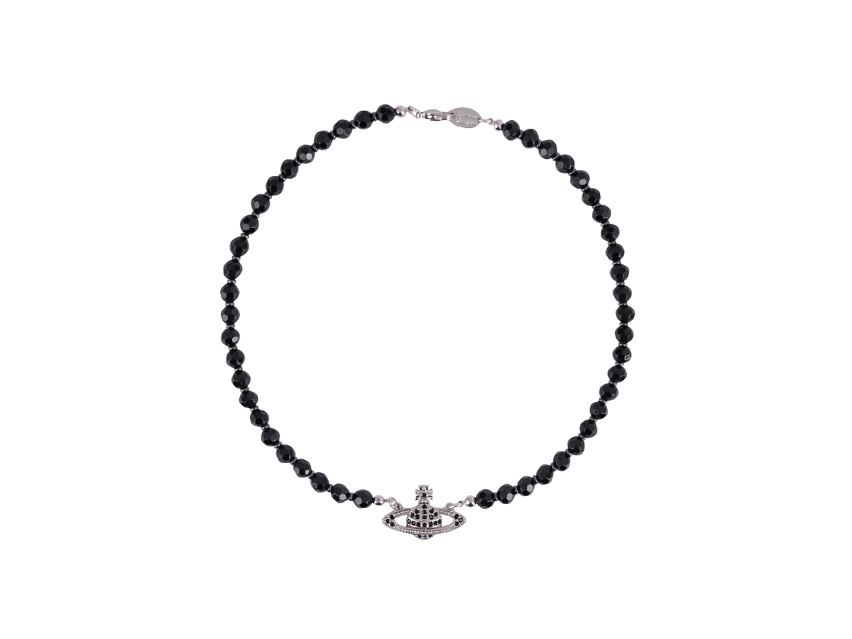 https://d2cva83hdk3bwc.cloudfront.net/vivienne-westwood-one-row-bas-relief-choker-silver-tone-in-silver-tone-plating-with-jet-black-pearl-2.jpg