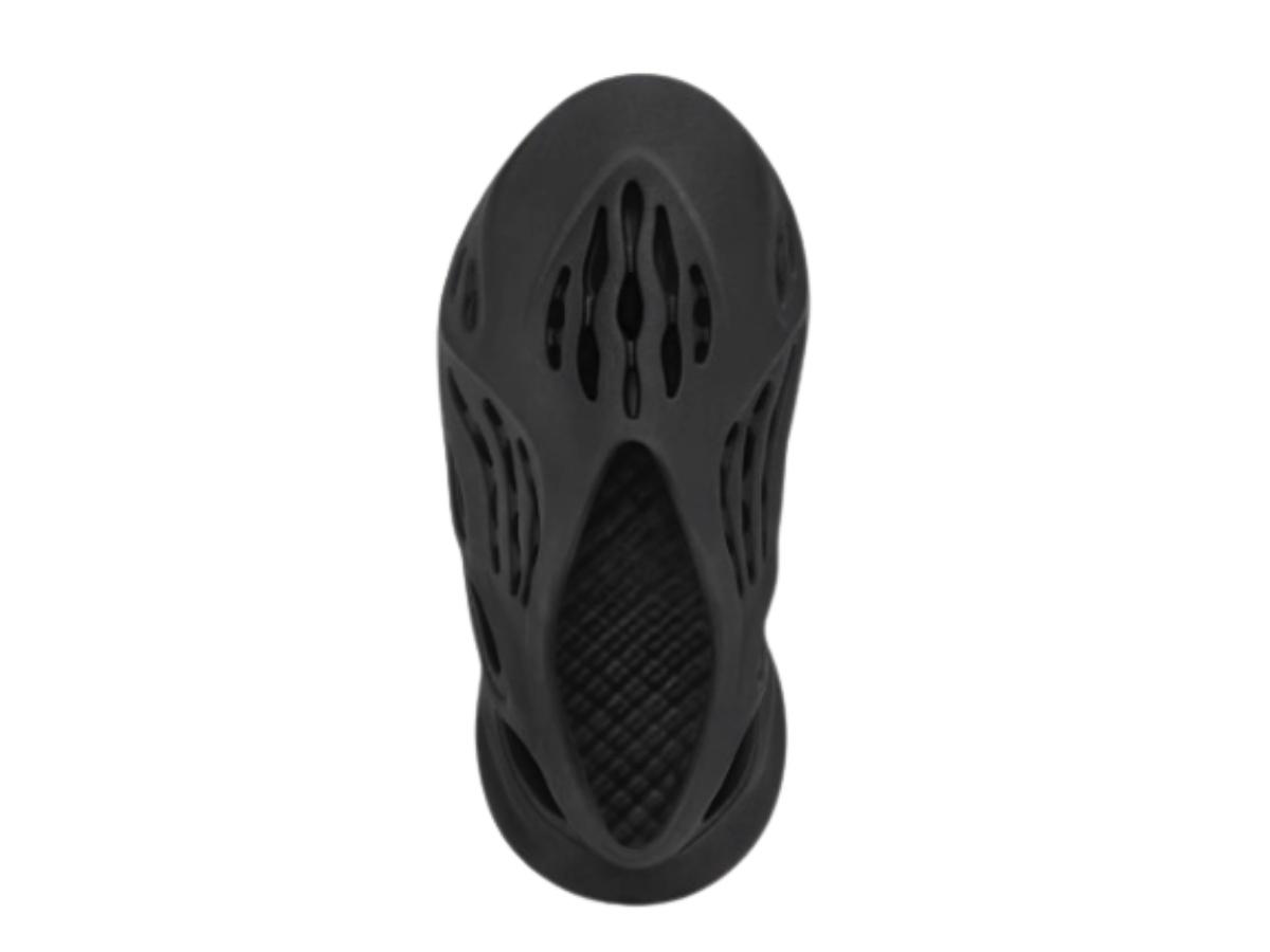 https://d2cva83hdk3bwc.cloudfront.net/yeezy-foam-rnnr-onyx--infants--3.jpg