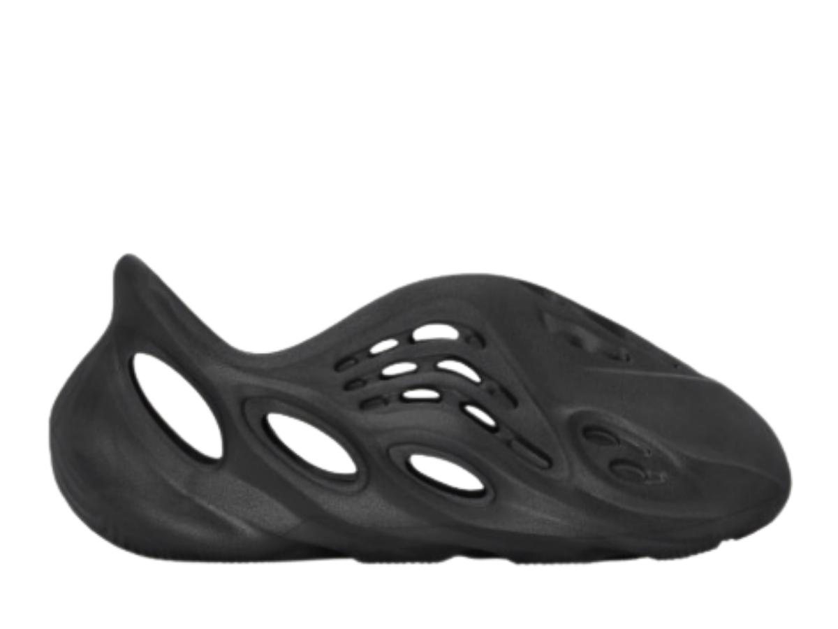 https://d2cva83hdk3bwc.cloudfront.net/yeezy-foam-rnnr-onyx--kids--1.jpg