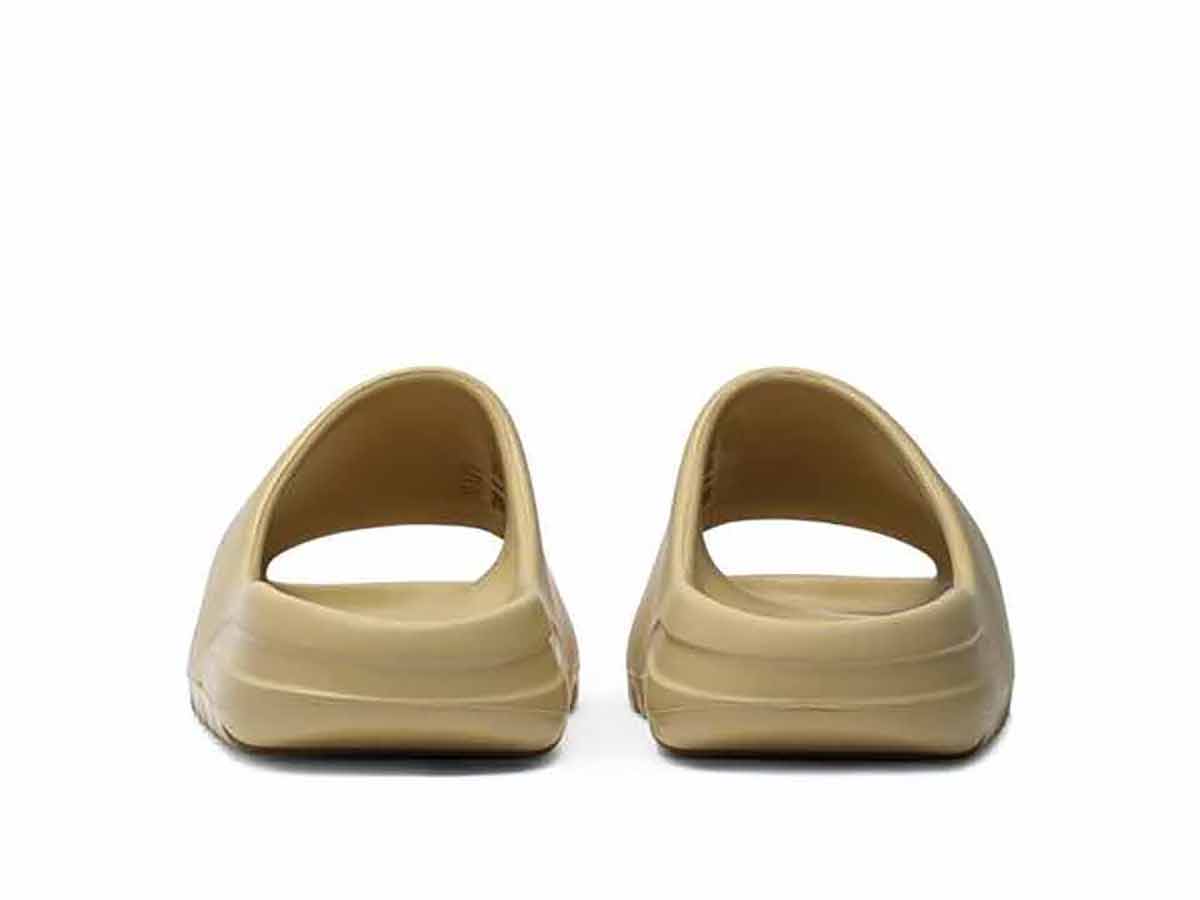https://d2cva83hdk3bwc.cloudfront.net/yeezy-slides-desert-sand-fw6344-6.jpg