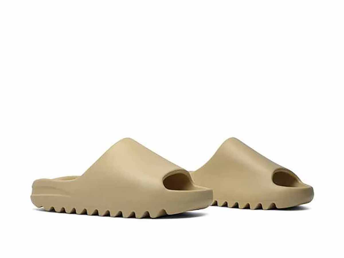 https://d2cva83hdk3bwc.cloudfront.net/yeezy-slides-desert-sand-fw6344-8.jpg