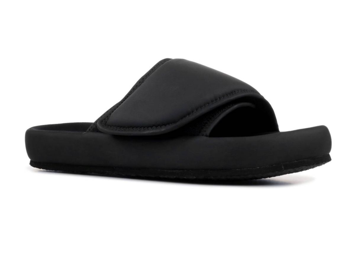 https://d2cva83hdk3bwc.cloudfront.net/yz7mf7005-313-yeezy-season-7-nylon-slipper-graphite-2.jpg